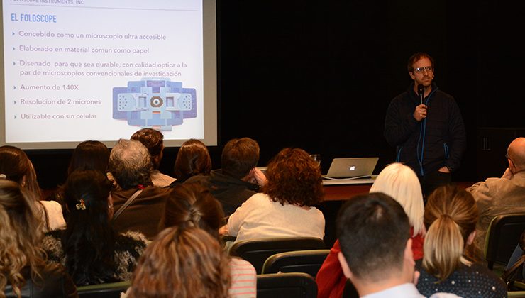 Jim Cybulski disertó para docentes y alumnos de carreras científicas