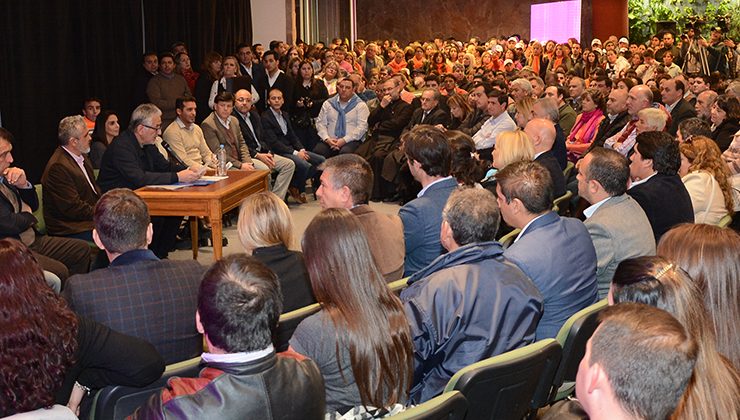 El gobernador anunció obras viales, turísticas, la construcción de espacios recreativos barriales y la extensión de la fibra óptica