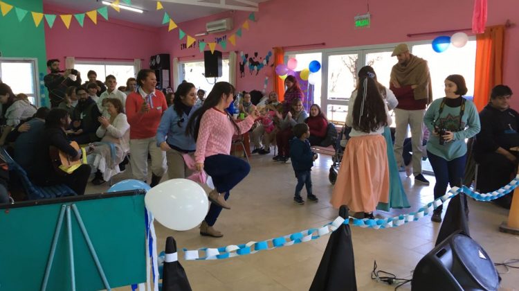 La Escuela Provincial de Equinoterapia celebró el Día de la Independencia con una gran peña