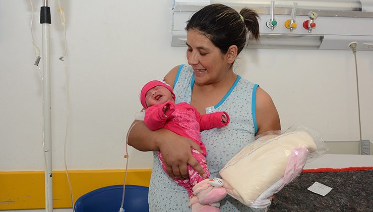 Entregaron ajuares a bebés recién nacidos  