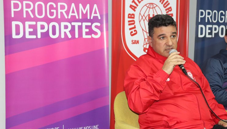 Néstor Apuzzo brindó una charla abierta de fútbol