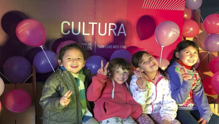 Los niños de Leandro N. Alem disfrutaron de una tarde de teatro