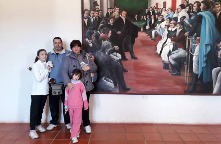 Familias de diferentes puntos del país visitaron la réplica del Cabildo.