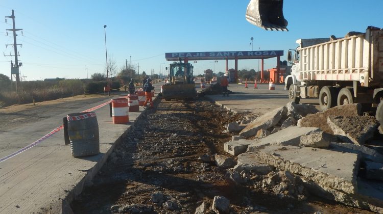 Realizan obras viales sobre la Autopista de los Comechingones