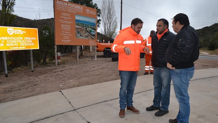 El ministro Tomasevich recorrió obras en Juana Koslay