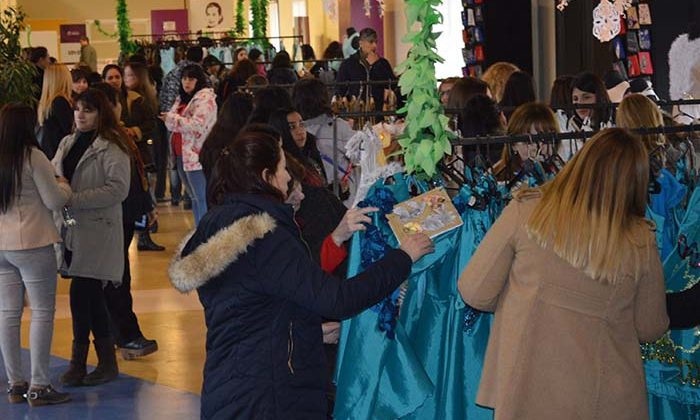 Más de 400 personas asistieron a la muestra de alumnas de Confeccionista a Medida de la UPrO