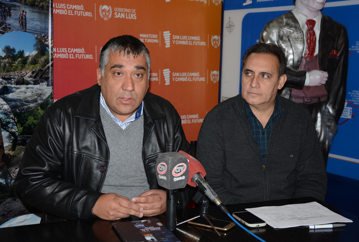 El secretario de Turismo, Cultura y Deportes de la Municipalidad de El Trapiche, Willy Pérez, en conferencia de prensa.