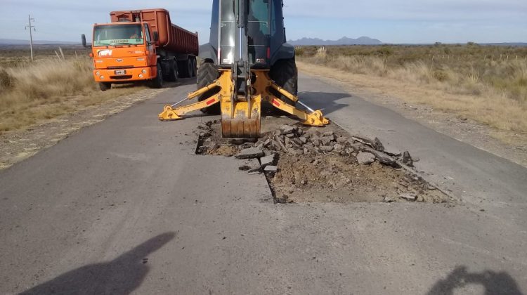 Realizan trabajos de mantenimiento en la Ruta Provincial Nº 2