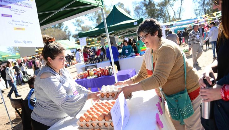 Donde el productor vende y el vecino cuida el bolsillo