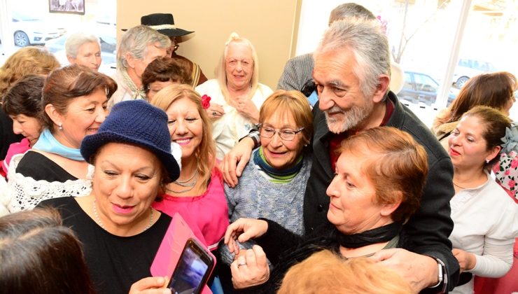 El gobernador participó del festejo del Día de los Abuelos en el Centro Cultural “Puente Blanco”