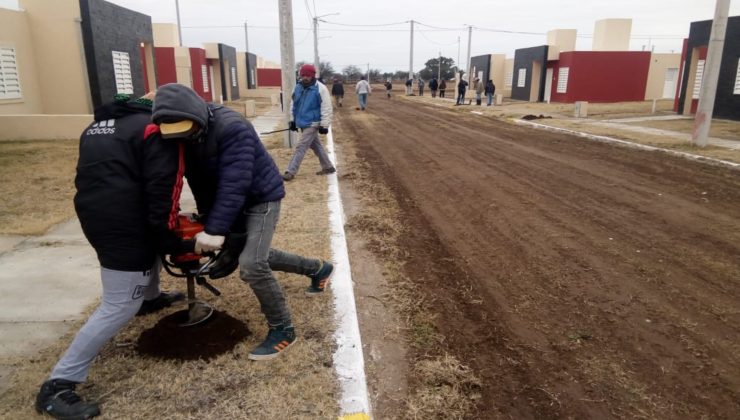 El Gobierno forestó las 114 viviendas sociales que entregará en Justo Daract