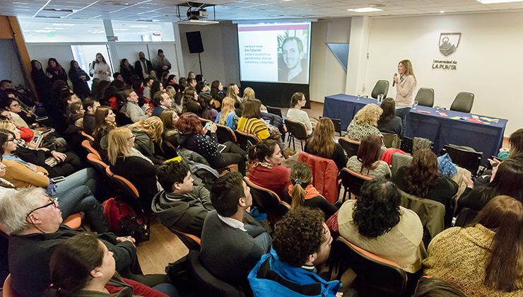 Entregarán microscopios a alumnos de nivel primario y secundario