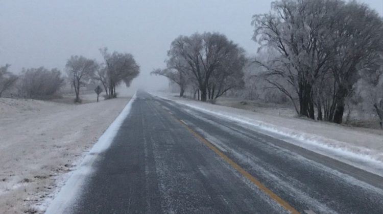 Recomiendan circular con precaución por la formación de hielo en las rutas