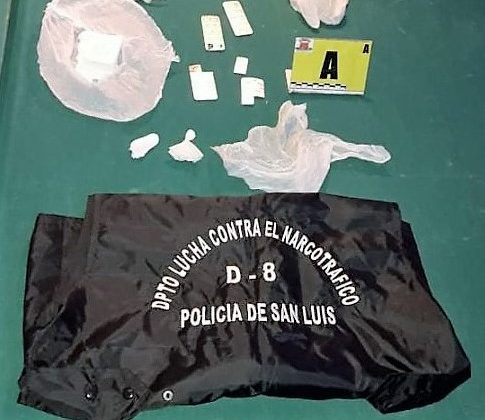 La Policía provincial secuestró cocaína, armas de fuego, autos y dinero en efectivo