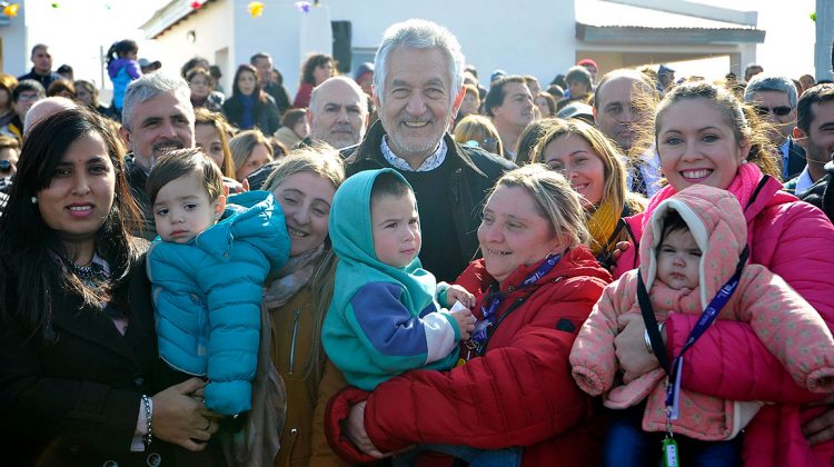 El gobernador entregó 114 viviendas en Justo Daract: emoción y alegría en los nuevos dueños