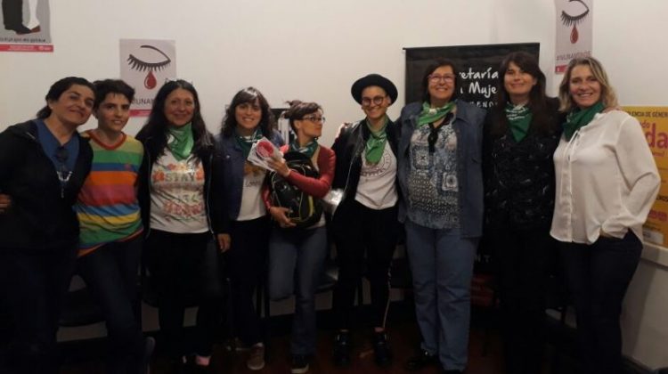 La Secretaría de la Mujer se reunió con activistas feministas