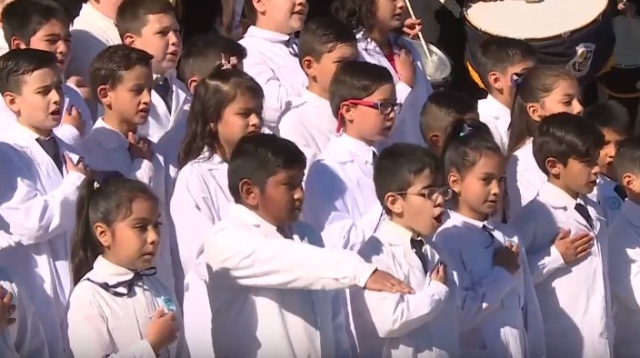 Casi 500 alumnos de escuelas capitalinas prometieron lealtad a la bandera de San Luis