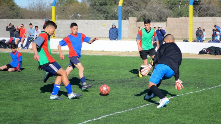 Jornada futbolera en los Juegos Intercolegiales