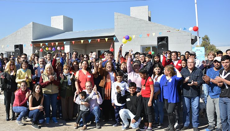 Sueño cumplido y casa propia para 10 familias de Beazley