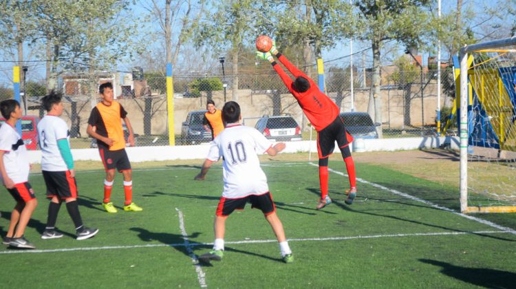 Jornada futbolera en los Juegos Intercolegiales