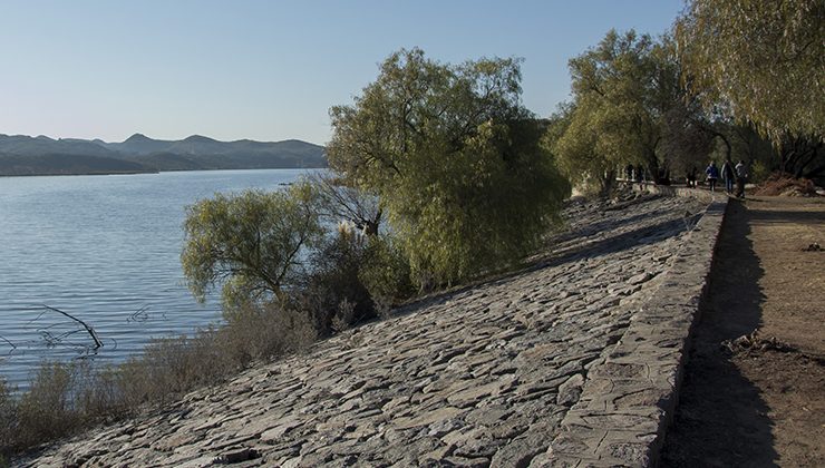 Con las primeras obras, asoman las bellezas escondidas del dique Cruz de Piedra