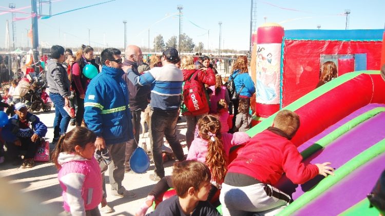 Domingo de algarabía con la kermesse de “La Pedrera”