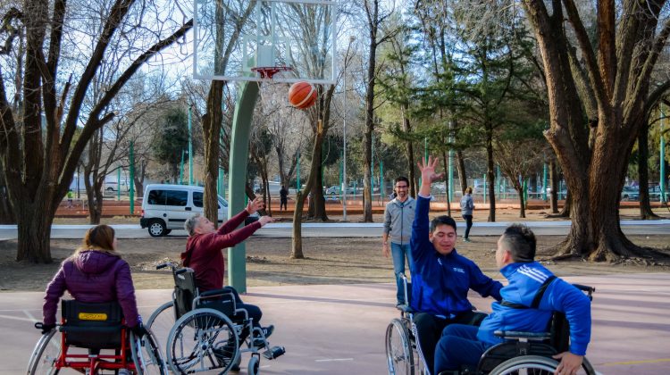 La Escuela de Deporte Adaptado brindó dos capacitaciones