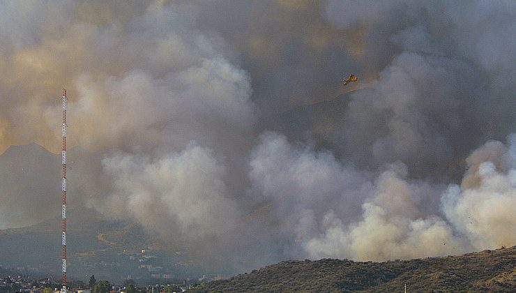 Bomberos combaten dos focos de incendio en Juana Koslay