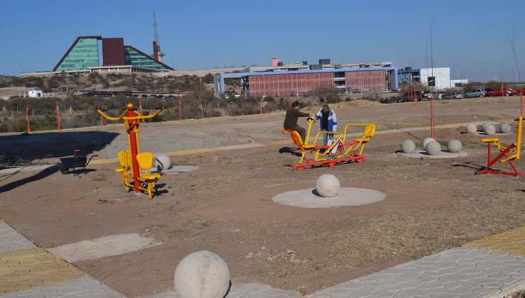 Una plaza construida por beneficiarios embellece un sector de Terrazas