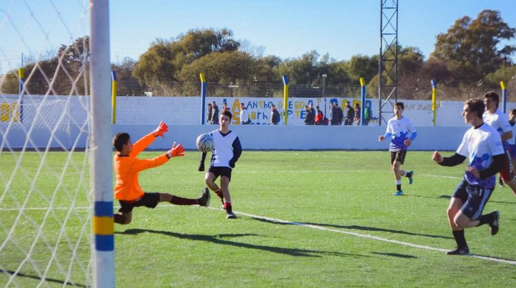 Jornada de fútbol en los Juegos Intercolegiales