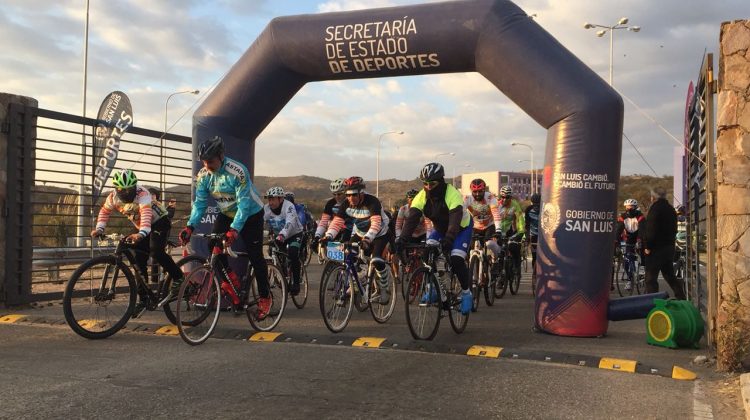 Más de 200 ciclistas unieron San Luis y Mendoza