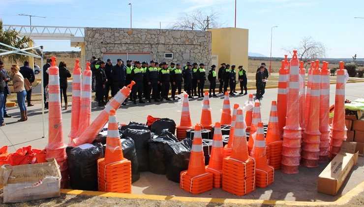 Más seguridad en las rutas: entregaron equipamiento a la Policía Caminera