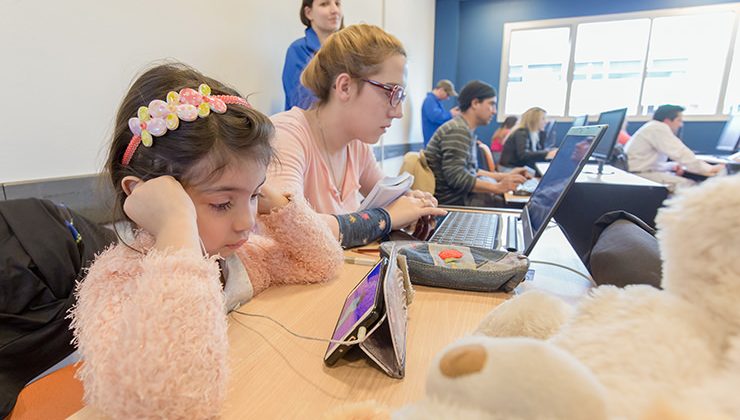 Estudiar online y ser mamá, hoy es posible