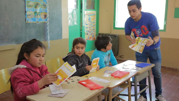 Los Foldscopes y las tabletas sorprendieron a los chicos de los parajes del departamento Ayacucho