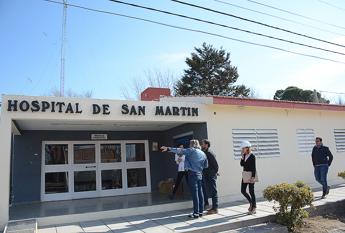 El ministro Tomasevich acompañó la puesta en marcha de la ampliación del hospital de San Martín.