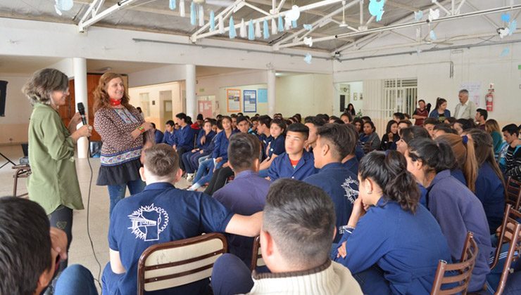 La Secretaría de la Mujer brindó una capacitación a estudiantes de Quines