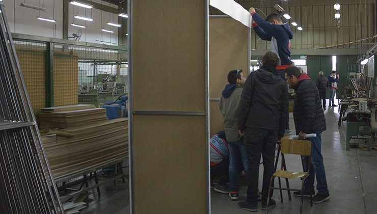 Los alumnos de la “Industrial” construyen los stands para la Feria de Ciencias