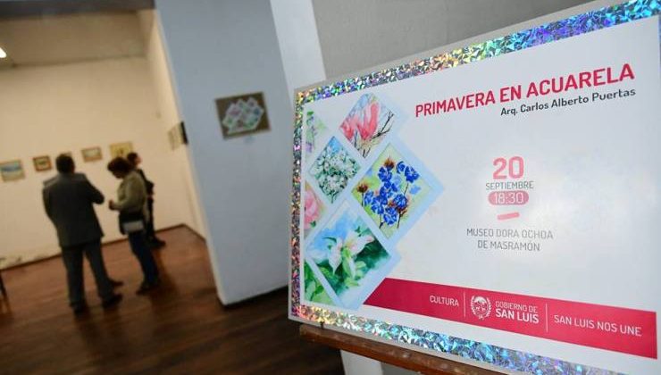 Abrió la muestra “Primavera en Acuarela”