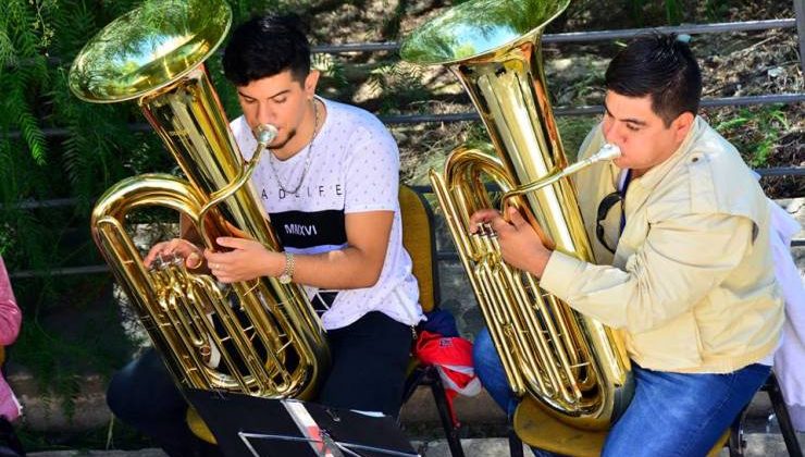 Sistema de bandas, coros y grupos de danzas en el interior provincial