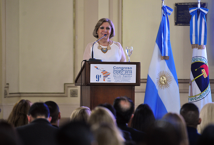 Stella Sconfienza de Gil,  participa del Congreso Iberoamericano de Protocolo y Ceremonial.