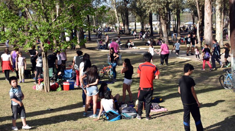 “El Lago” sigue siendo un clásico para el festejo de los estudiantes