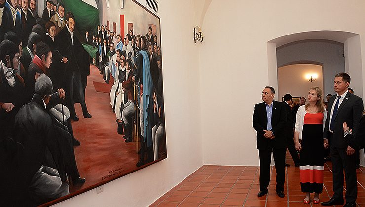 El embajador de Rusia visitó la réplica del Cabildo en La Punta