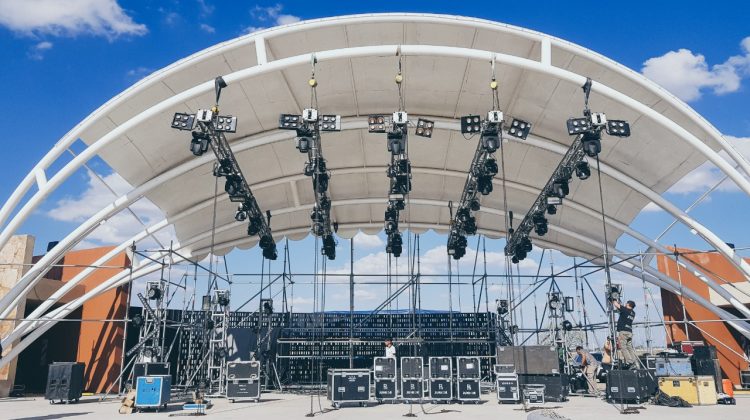 El anfiteatro de “La Pedrera” se prepara para el show de Duki