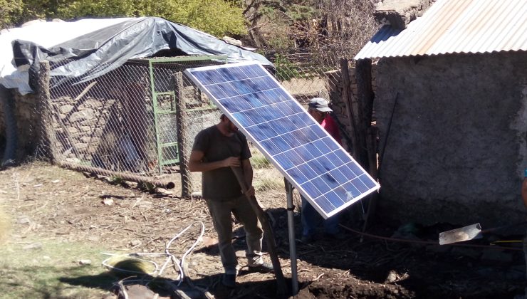 Pantallas y heladeras solares en el corazón del departamento Pringles