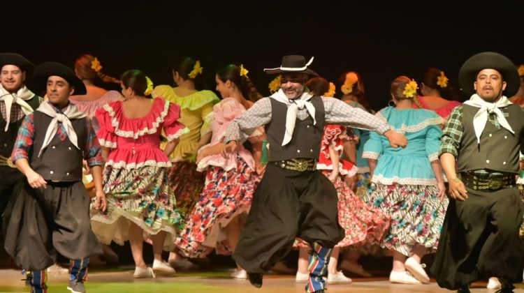 Gala de folclore a sala llena en el Complejo “Molino Fénix”