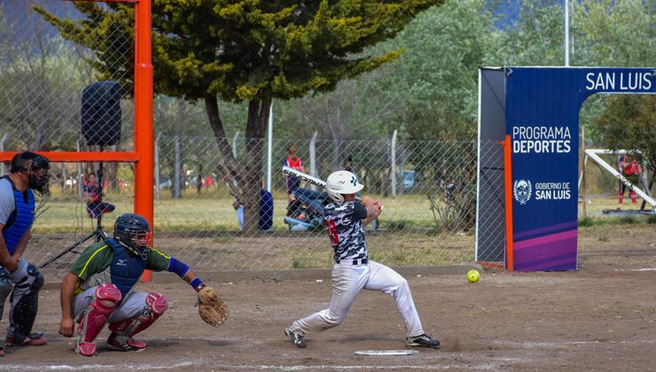 Inauguraron una cancha de sóftbol en el “Juan Gilberto Funes”