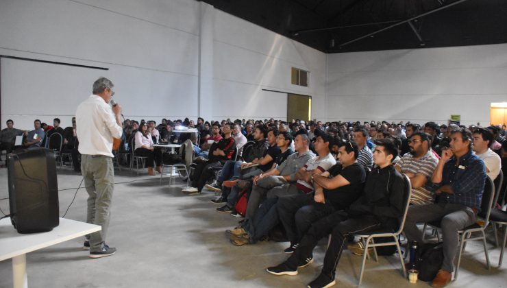 Dictaron la séptima y octava clase del Curso de Instaladores de Equipos Solares