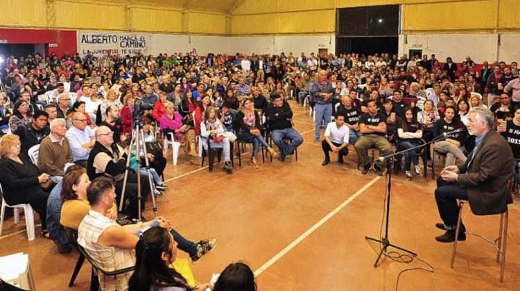 Ante cientos de comerciantes de Junín, el gobernador lanzó el crédito solidario y anunció la pronta inauguración del Hospital de Merlo