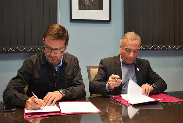 Mario Echevarría y Joaquín Surroca firmaron el convenio.