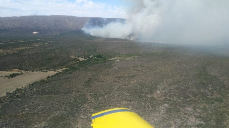 Disminuyó la intensidad del fuego en Papagayos y el clima ya permite volar al hidroavión